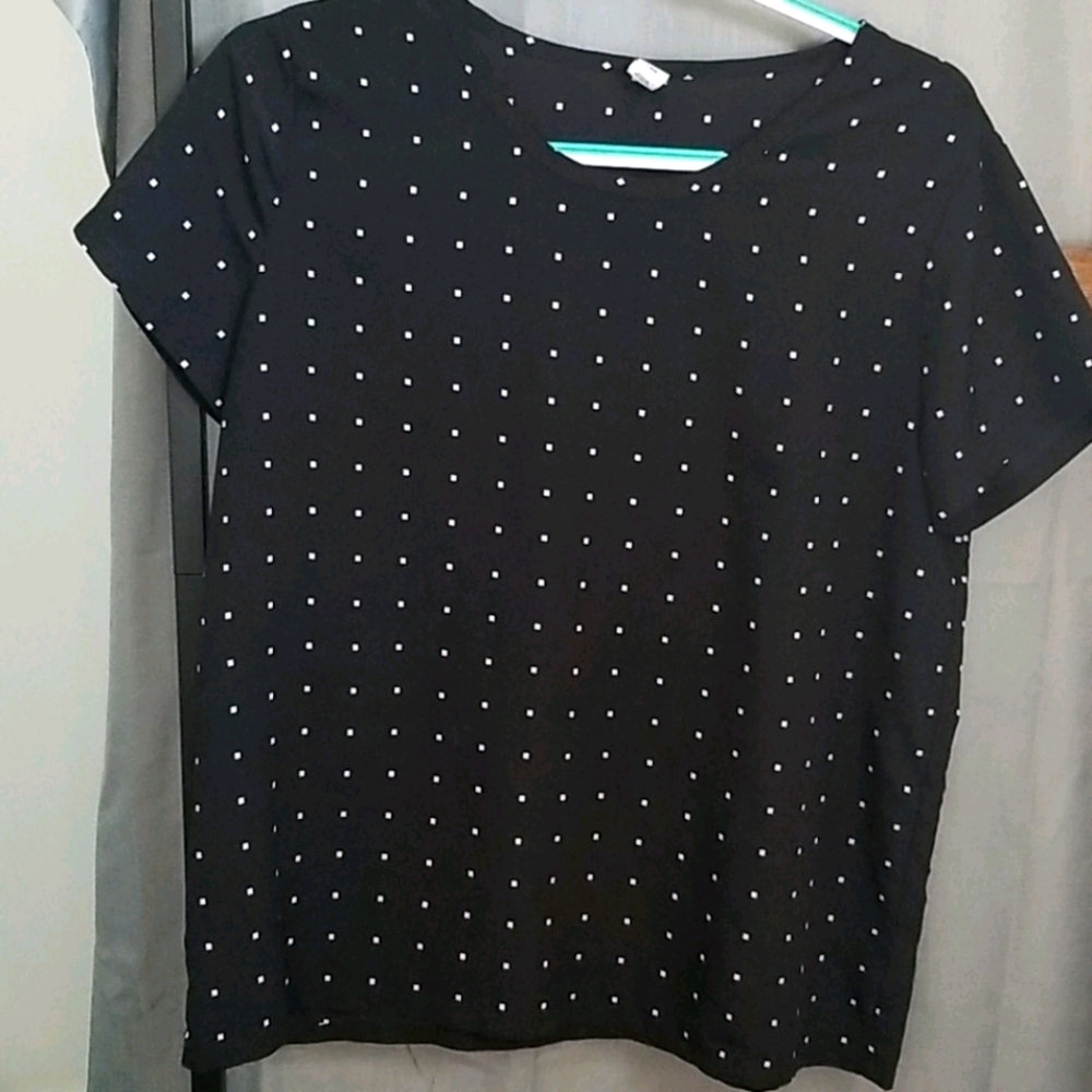 Like new black and white Gap dress shirt